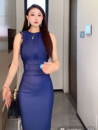 时尚女装潮牌高端包臀连衣裙| 瑞秋沉蓝 | 设计款定染蓝针织绷带包臀连衣裙#包臀裙 #性感包臀裙 #连衣裙 #连衣裙穿搭 #抖音小助手dou上热门