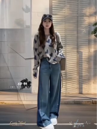 2025秋季韩系穿搭上新啦✨!这款爱心长袖针织衫💕采用柔软亲肤面料,精致爱心图案点缀衣身,甜美又百搭~搭配高腰阔腿牛仔裤👖,立体剪裁超显腿长,藏肉效果一级棒💯!两件套组合超省心,单穿叠搭都时髦,轻松打造慵懒韩系风🍂~不管是约会逛街还是日常通勤,都能让你美美出街🌟! #韩系穿搭 #秋季新款 #针织衫牛仔裤 #显瘦套装 #早秋高智感职场穿搭