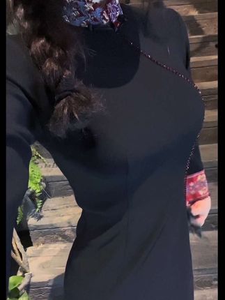 我滴妈耶!画报家这个旗袍的配色也太高级了吧🤩曲线设计视觉显得🐻大腰好细🤣应该多设计这种旗袍太喜欢啦😍#画报夫人旗袍 #旗袍控 #画报夫人衣服测评 #国风古韵 #改良旗袍