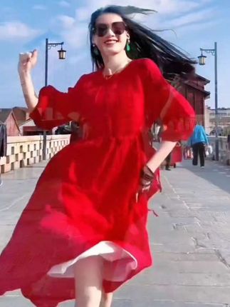 前男友送的红色大白连衣裙 今天收到了好看吗#@DOU+小助手 @DOαu十小助手