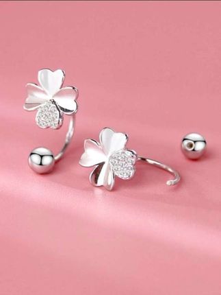 耳饰赛道文案素材 - 四叶草造型超精致,中间镶嵌的小钻blingbling 纯银材质戴着舒服,日常搭配超百搭!#银饰 #礼物 #美出高级感 #四叶草 #耳饰 - 无瑕饰品作品