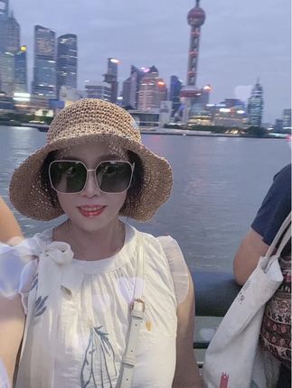 来上海吹吹黄浦江的晚风,看看东方明珠,感受一下外滩的繁华,挤个空拍个视频!