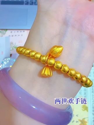 手链赛道文案素材 - 回复 @雨露(好物优选)的评论 还在戴千篇一律的普通手链?快试试这条两世欢手链吧
圆润珠饰搭配精巧莲形吊坠,上手温润质感十足
柔和修饰手腕线条,东方温婉氛围感直接拉满
可调节链身,大大小小手围戴着都贴合舒服
单戴自带高级感,国风、通勤、休闲穿搭随心驾驭
抬手之间,淡淡的雅致氛围感直接拉满
#两世欢手链 #国风手链 #日常配饰 #精致首饰@DOU+小助手 - 雨露(好物优选)作品