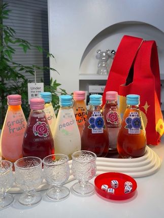 被闺蜜追着问链接的微醺果酒好喝爆了,一共有八瓶漂亮小酒,四个蝴蝶杯一个超有质感的手提袋,两个筛盅,一共到手15件巨划算,果香真的超浓郁,真的很合适女孩子喝#果酒 #强烈推荐 #我超好喝 #果小酒#仙女都在喝什么