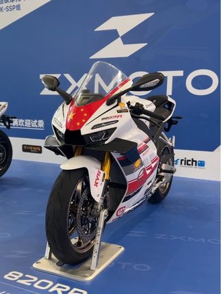 太帅了#张雪820rr