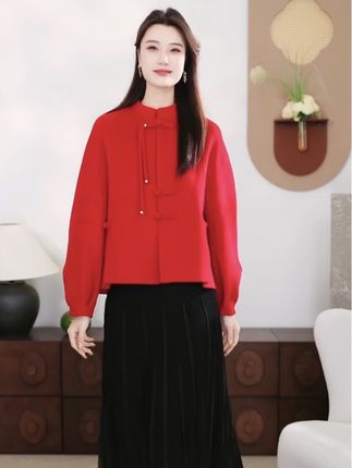 把温暖和优雅穿在身上!绵羊毛+山羊绒,暖到心坎里。秋风再大,我也是个精致不臃肿的国风小姐姐~🍂#保暖穿搭 #秋冬必备 #温柔风#羊绒大衣 #国风外套 @EP雅莹临沂和谐广场