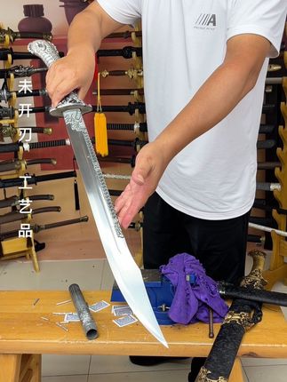 #上热门 非遗#好货推荐 龙泉宝剑武侠梦唐横刀一体锰钢手工锻打冷兵器未开刃