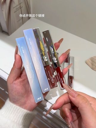 UBUB家的双头唇釉大羊毛来了,有摩卡茶棕,赤茶琥珀,白桃乌龙,赤陶红棕,红泥霜糖 , 五个色系,你看看才啥价,直接闭眼薅啊!#双头唇釉 #学生党好物推荐 #唇釉 #唇釉试色