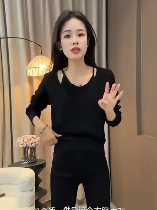 法式复古软糯慵懒风奶fufu针织衫高级感咖色露肩假两件毛衣女秋季#时尚穿搭 #气质穿搭#针织衫#假两件毛衣 #品质女装