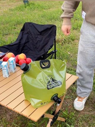 户外露营储水袋 露营聚餐带上这个自带水龙头#户外储水桶带水龙头 #野餐必备 #户外露营 #户外用品 #携带方便