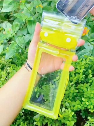 密封防水手机袋,触屏灵敏不漏水,游泳玩水拍照,手机安心带身上。#防水袋#手机防水袋#携带方便 #玩水必备好物