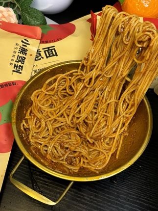 我要给全世界安利这个#番茄肉酱意面 我家孩子连吃三天,每根意面都裹满了浓郁的番茄酱汁!Q弹爽滑,#好吃到停不下来 #小熊驾到意面#速食美食 #太好吃了
