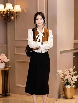 早秋时尚三件套 #通勤搭配 #秋日户外就穿琥珀系 #早秋穿搭三分钟出门不是梦 #秋天变时髦就从韩系穿搭开始 #秋季不露腿穿搭