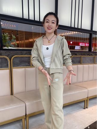 回力运动套装三件套,每个颜色都很好看,三件套特别实用,国民老品牌,做工质量都非常棒,喜欢的姐妹闭眼冲!#回力 #运动套装 #显瘦穿搭 #穿搭 #小个子穿搭