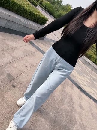 “拔罐的人永远说你湿气重,美容的人永远说你皮肤干,就像不爱你的人总在你身上挑毛病.”#穿搭
