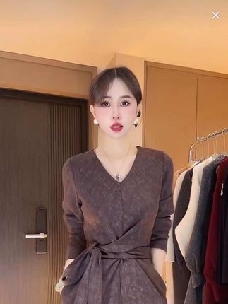 2025年新款秋冬时尚系带高级感气质小个子收腰修身长袖连衣裙女款#穿搭 @DOU+好生意