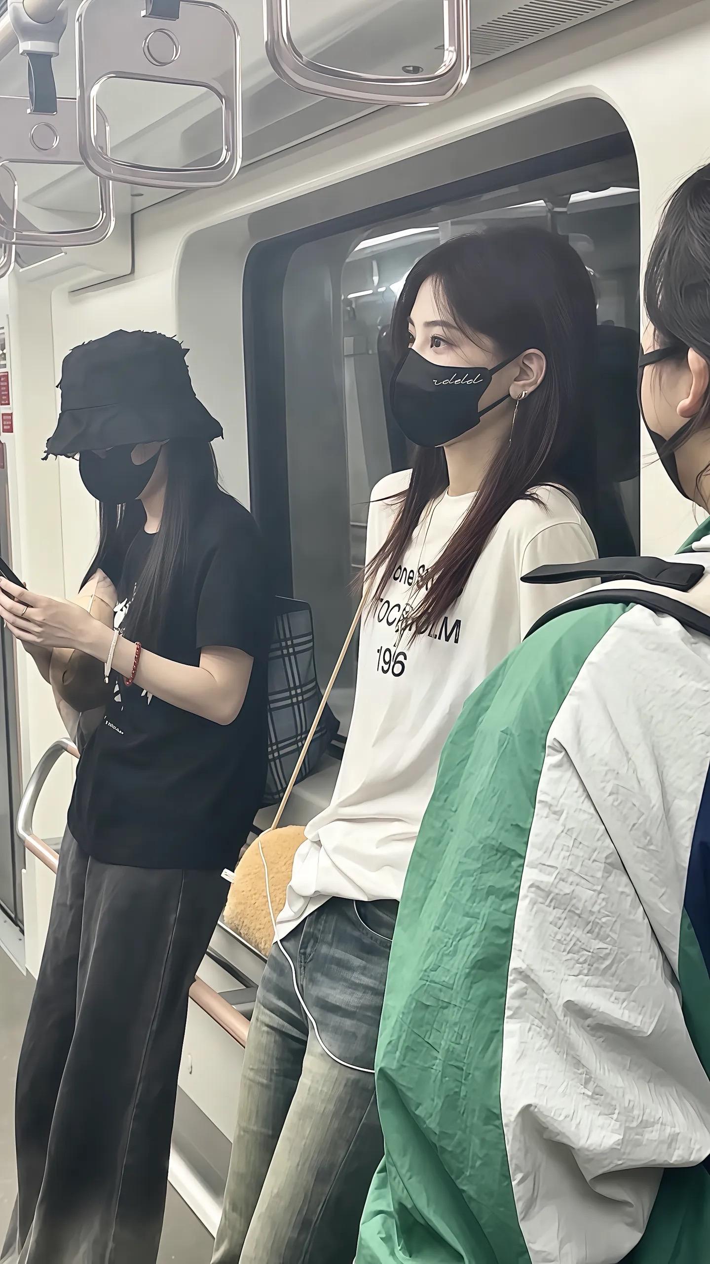 #世间所有美好都恰逢其时 只想把自己养的越来越快乐 平静,其它的 都不太感兴趣心。
