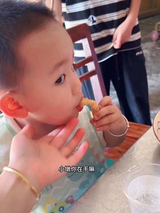 今天给小家伙们做干锅虾吃!😄