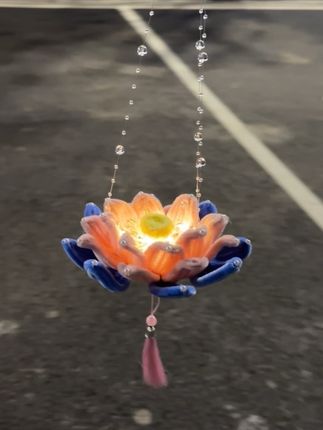 月亮慢慢变圆,事事慢慢如愿~#荷花灯 #中秋手工灯笼 #扭扭棒的100种玩法