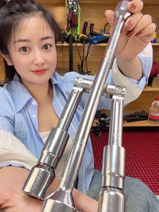 #套筒扳手 #十字套筒扳手 #轮胎扳手 @抖音小助手