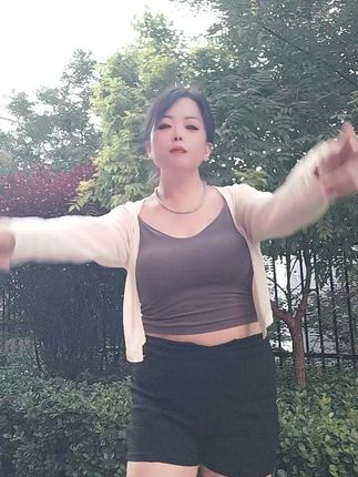 拍了个视频蚊子🦟都快把我吃了。#每天坚持锻炼 #学跳舞