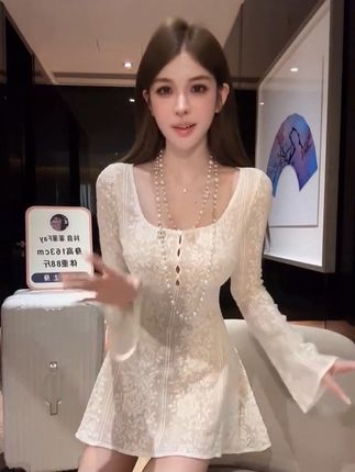 温柔气质微喇叭袖镂空小心机A字小裙摆长袖连衣裙#喇叭袖连衣裙 #长袖连衣裙 #蕾丝连衣裙 #女人味连衣裙