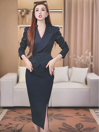 秋日名媛风首选!罗曼定制原创深蓝西装领两件套,时尚又显气质#抖音热点宝入口 #高定洋气套装 #套装显瘦穿搭 #气质套装穿搭 #气质轻熟风