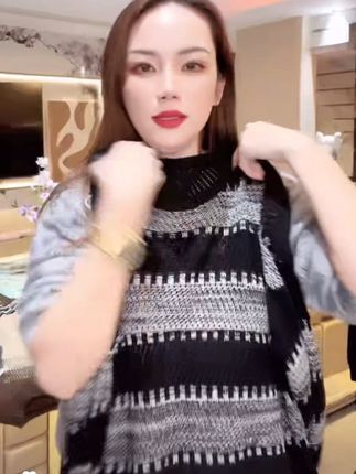 设计感撞色条纹圆领长袖毛衣女2025秋季新款落肩百搭休闲针织上衣#秋季新品#休闲减龄穿搭 #洋气减龄 #时尚穿搭 #谁穿谁好看@抖音小助手