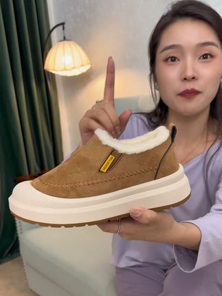 天啦❗️这个绵羊毛雪地靴才这个价格!姐妹们自己看这个做工和款式需要的赶紧安排回去#便宜又好穿  #今天穿什么 #百搭鞋子 #雪地靴男鞋冬