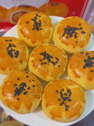 雪媚娘蛋黄酥 【金秋团圆】泓一雪媚娘蛋黄酥流心酥,中秋送礼也不错#好吃到停不下来 #妈呀太香了 #真材实料才能做出好味道 #好吃的蛋黄酥