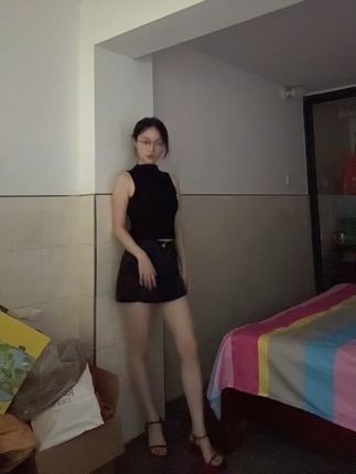 身穿一身黑 走哪都ok