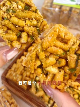 老味道沙琪玛,一口酥香忆童年。传统手艺制,沙琪玛甜到心尖,酥软满口香不停。#沙琪玛