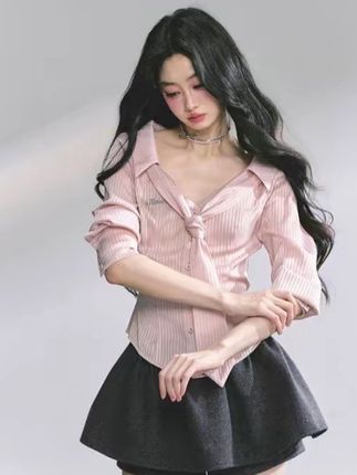 粉蔻学院 法式polo领条纹显瘦衬衫女秋季#甜美风穿搭 #约会穿搭 #秋季新款 #小衫上衣百搭 #时髦精