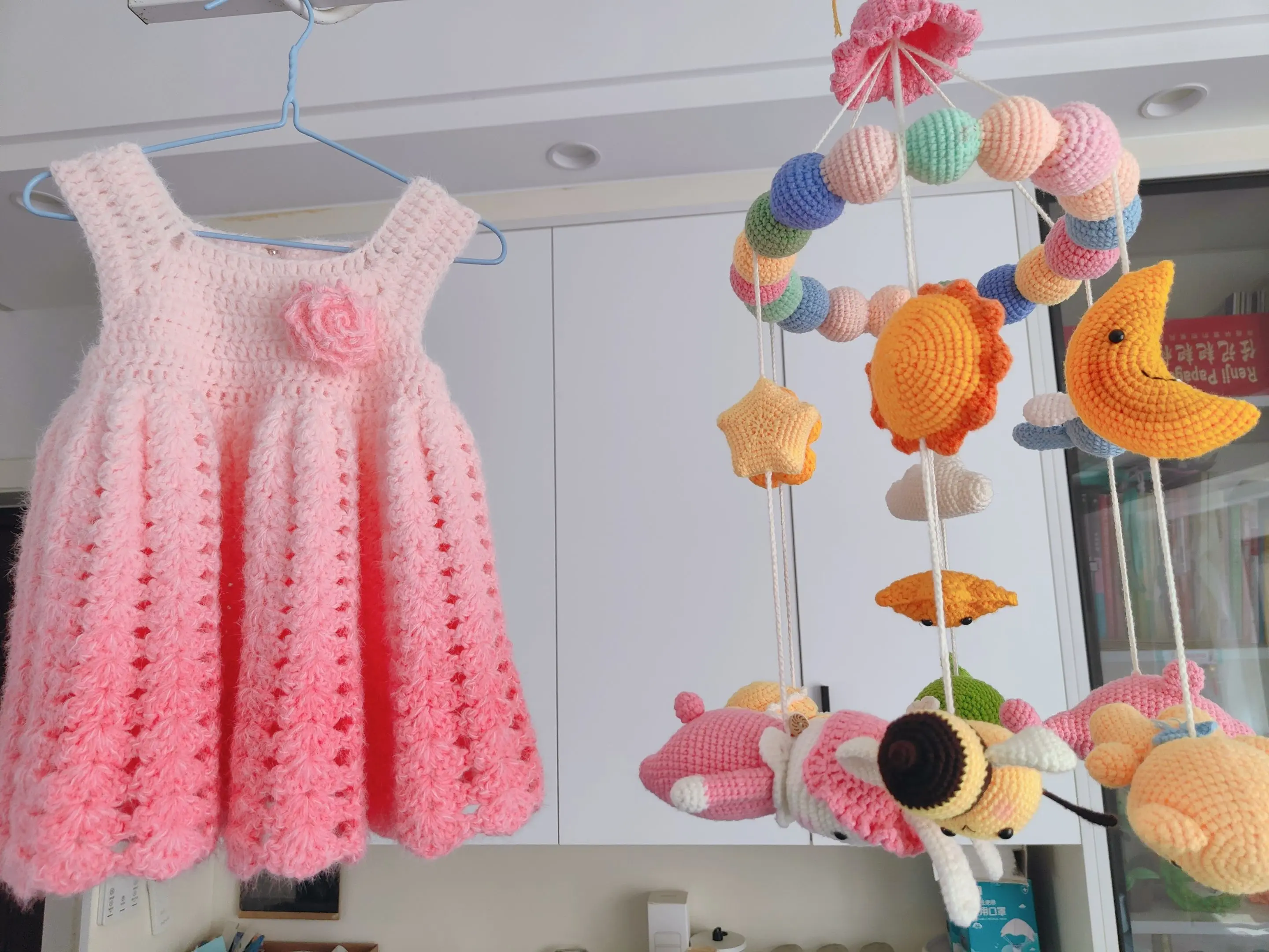 “要很多很多钱吗?” “不,要很多很多爱。” #织女妈妈 # - 抖音