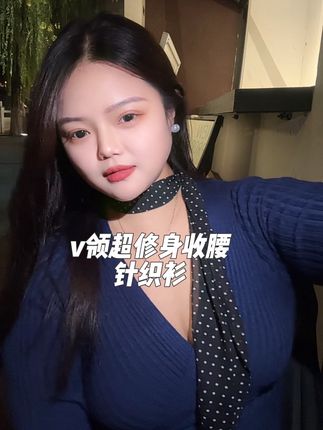 当你拍照时 身边有个马屁精~ #针织衫#针织衫穿搭 #上衣 #穿搭 #穿搭分享