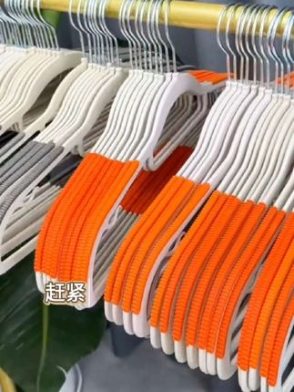 这款防滑衣架超好用,衣服再也不起包了! #晾衣架 #衣架推荐 #无痕衣架 #多样暑假