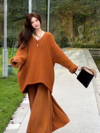 #秋季穿搭 一整套都有,新款复古气质V领宽松毛衣高腰半身裙#时尚两件套 #简约大气 #减龄显瘦 #谁穿谁好看