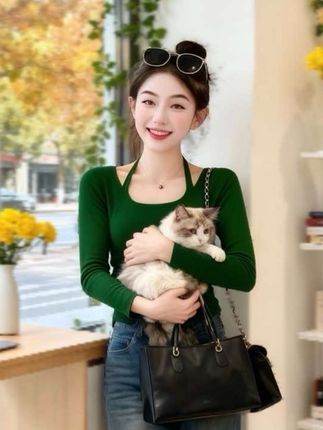 秋冬咖色长袖T恤女挂脖不规则下摆短款正肩螺纹薄款上衣#秋冬穿搭 #长袖打底衫 #减龄穿搭 #修身显瘦 #气质优雅穿搭