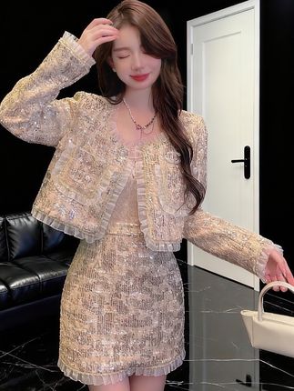 #显瘦穿搭 #秋冬穿搭大揭秘 #轻松摆脱路人感的韩系穿搭 #高级感穿搭 #小香风
