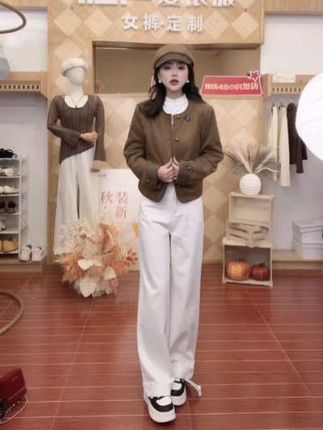 《爱依服磨砂皮外套》秋季新款时尚通勤机车风磨砂皮外套流光风#爱依服女装 #爱依服外套 #时尚通勤外套 #大品牌有保障 #穿出高级感