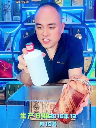 花魁贵州散茅酒 53度酱香整箱装品酱香传奇,选花魁贵州散茅!恪守“12987”古法,端午踩曲、重阳下沙,经九蒸八酵七取+窖藏陈酿,终成53度绵柔醇厚佳酿,酱香悠长。500ml*6整箱以麻绳覆顶,复古雅致,自饮、收藏、馈赠皆适配,尽显酱酒臻品本色。#纯粮食酒 #口粮酒 #纯粮酒 #好酒推荐 #纯粮酿造