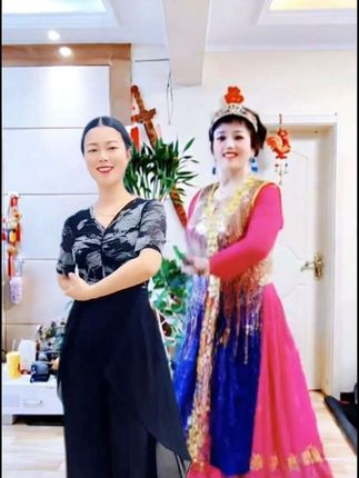 和漂亮美女共舞一曲💃💃💃