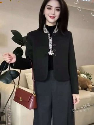 时尚圆领毛呢西装外套女秋冬丝巾搭配时尚气质短款,时尚休闲,减龄显瘦