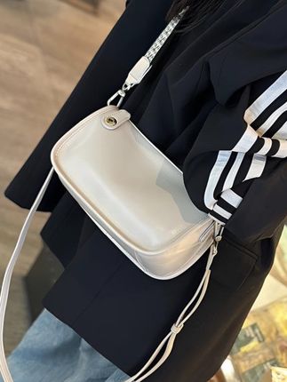 真皮饺子包女2025新款小包包通勤复古腋下包高级感斜挎斜跨包潮流#包包推荐 #斜挎包 #时尚美包 #单肩包 #百搭包包