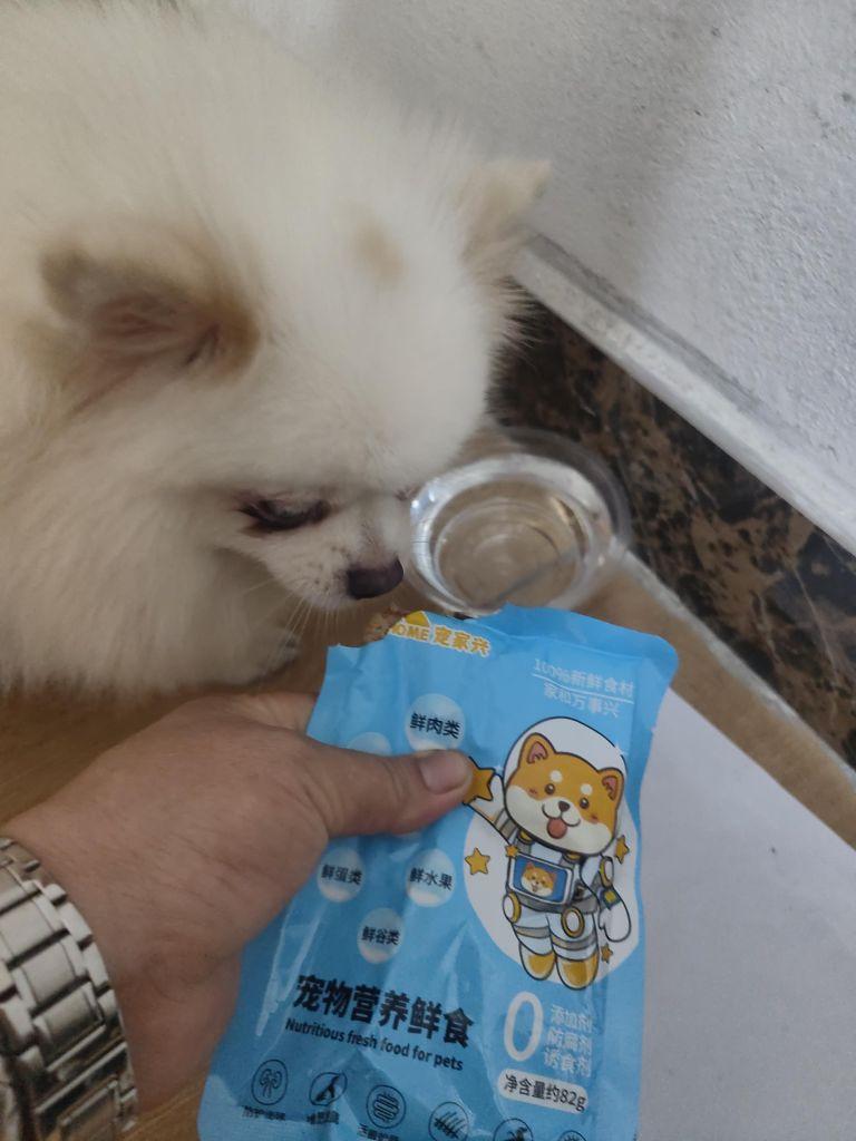 这个狗狗粮食我家博美好喜欢吃已经回购了,肉很新鲜,商家很大气特意给我们多送几包,特别的开心,服务很到位,这家的狗狗粮食吃的放心,没有任何添加剂,非常感谢我的朋友阿莲的推荐,要不是没法解决我家小美的挑食。#我在抖音买买买