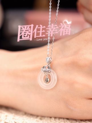 星辰多温柔,恰似你眼眸 #周大金玉石 #甜到有福平安扣 #玛瑙吊坠 #时尚百搭 #美出高级感