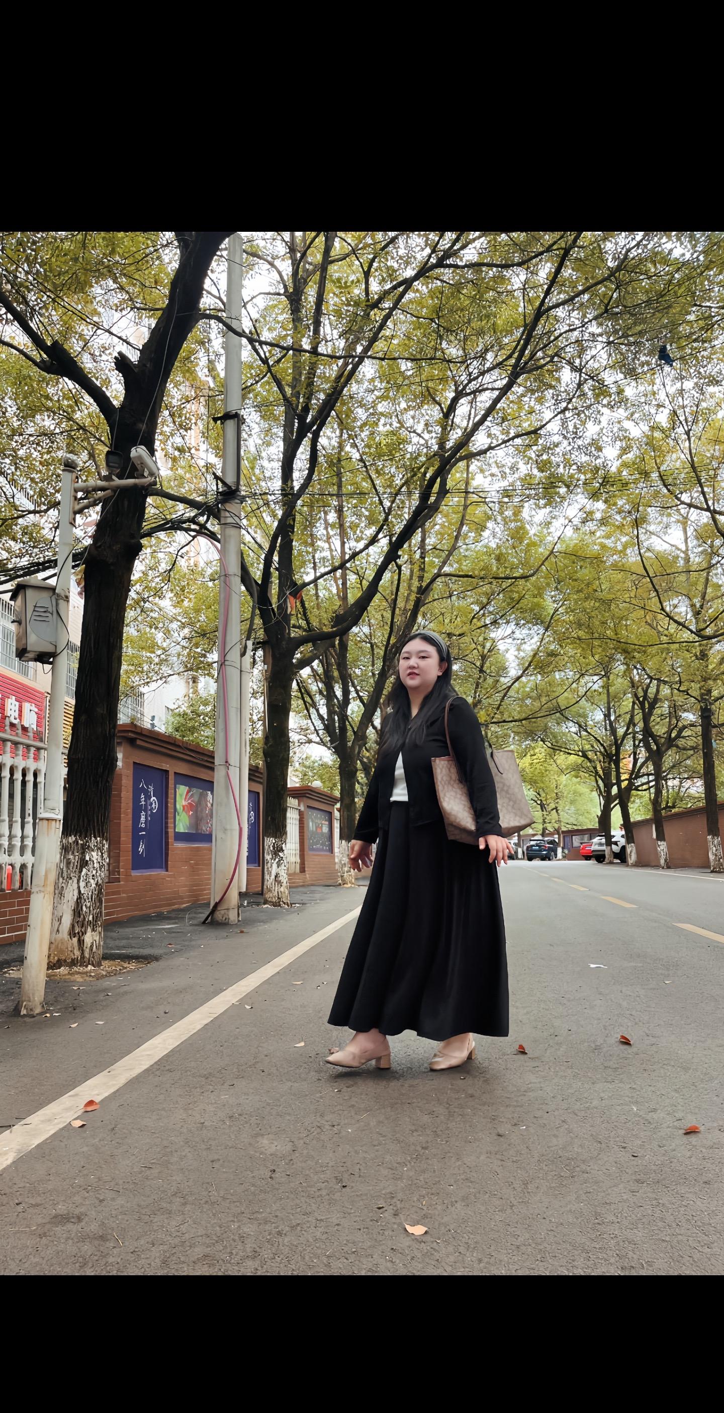 身高158.体重190.这套衣服好显瘦哦,整体感觉很舒服,秋天来了,我喜欢的季节到了#秋冬穿搭技巧 #大码女装120斤到220斤 #大码搭配 #胖mm穿搭