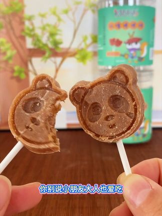 松鼠柒柒山楂棒棒糖,大人小孩都爱吃 纯纯山楂打浆,干净美味看的到。#美味 #干净又卫生 #好吃到停不下来
