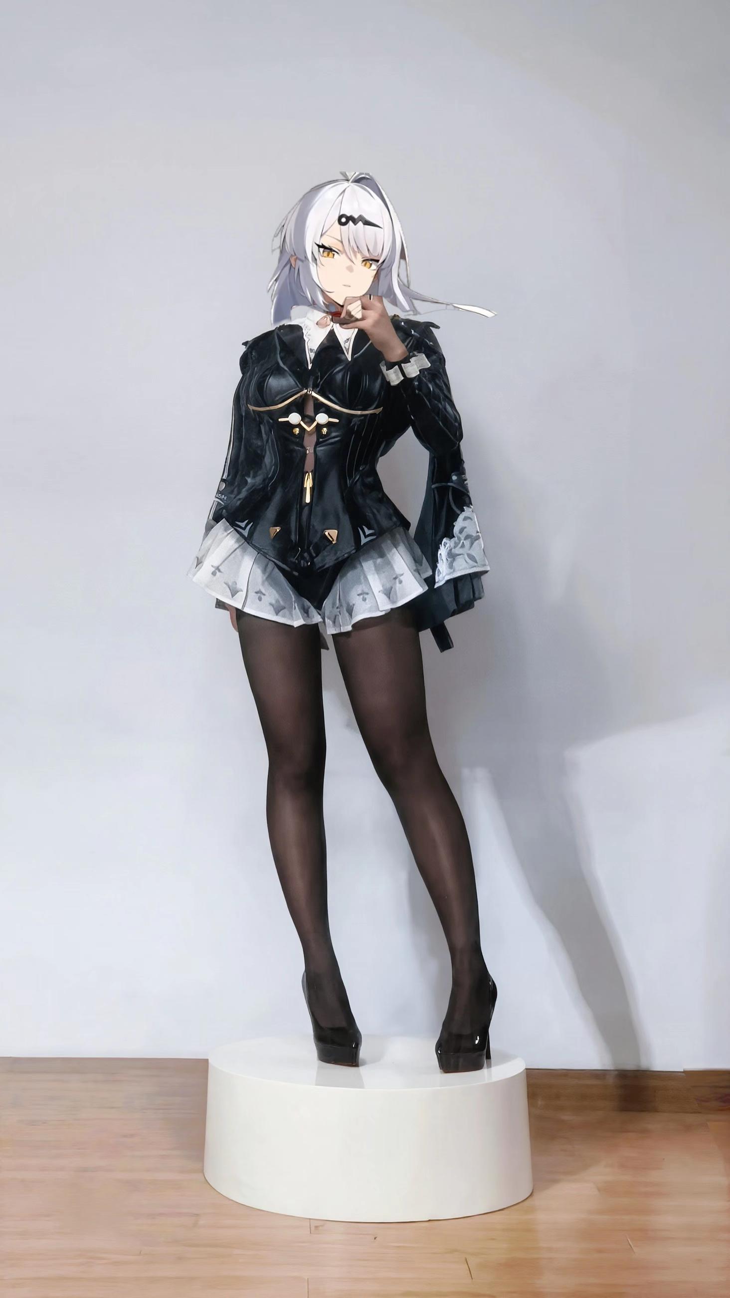 一个仪玄试衣————c服是失量之墟家的,仪玄·墨形影踪,版型很好啊,配件少一体的,穿脱非常方便,皮衣太厚实了就是站五分钟就热的不行了,等天再凉一凉吧#仪玄 #绝区零 #仪玄cos #cos试衣 #墨形影踪