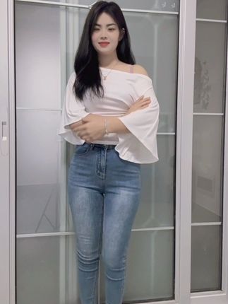 #音乐灵感推荐 #微胖穿搭 #随性摇摆 #扭一扭 @DOU+小助手
